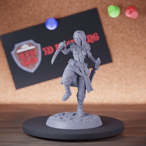 Female Rogue Miniature Bandit Mini Dungeons and Dragons Mini RPG Tabletop Miniature DnD Painting Pathfinder 5e DnD | GM