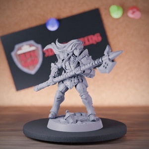 Female Human Fighter Miniature Dungeons and Dragons Mini RPG Tabletop Miniature DnD Painting Pathfinder 5e DnD | AG