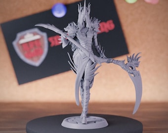 Female Necromancer Miniature Cult Leader Mini Dungeons and Dragons Mini RPG Tabletop Miniature DnD Painting Pathfinder 5e DnD | LoP