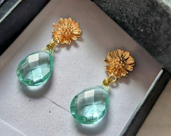 Boucles d'oreilles puces "Daisy Drops" | Boucles d'oreilles puces marguerite avec perle de fluorite