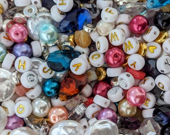 Perlen Mix mit echten Süßwasserperlen und Buchstaben | Perlen Konfetti | Bead Soup