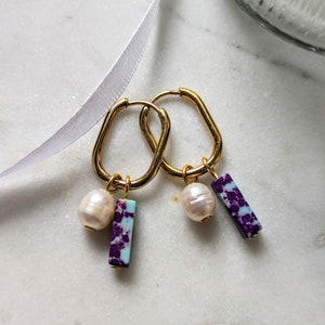 Oval hoop earrings with freshwater pearls and natural stone pendants