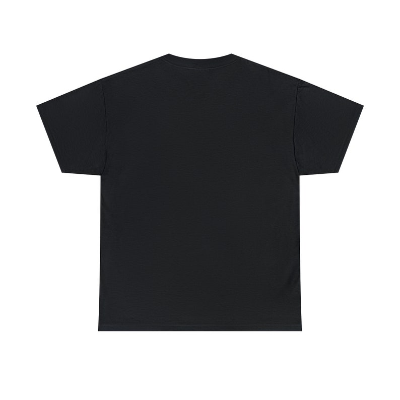 K&ouml;nnte beinhalten: Ein schwarzes T-Shirt mit kurzen &Auml;rmeln.