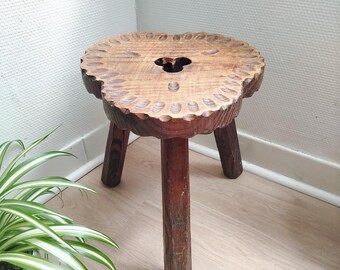 Vintage-Hocker aus Holz mit drei Beinen, spanischer brutalistischer Holzhocker.