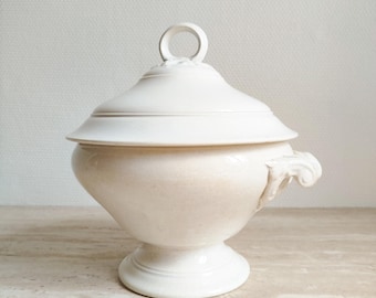 Antique tureen in Opaque Sarreguemines earthenware.