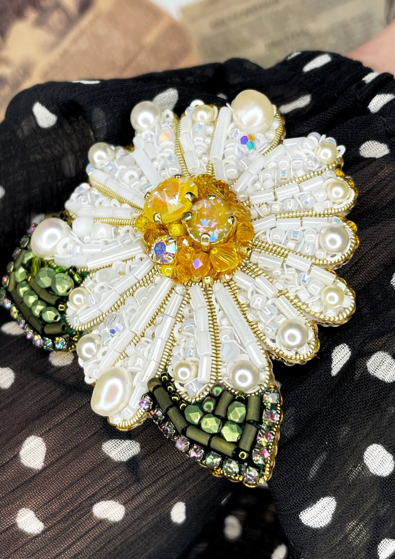 White brooch pin, Flower brooch, Beaded flower brooch, Chamomile, Luxury brooch pin, Flower jewelry, Pearl pin, Pearl flower, Flower gift image 6