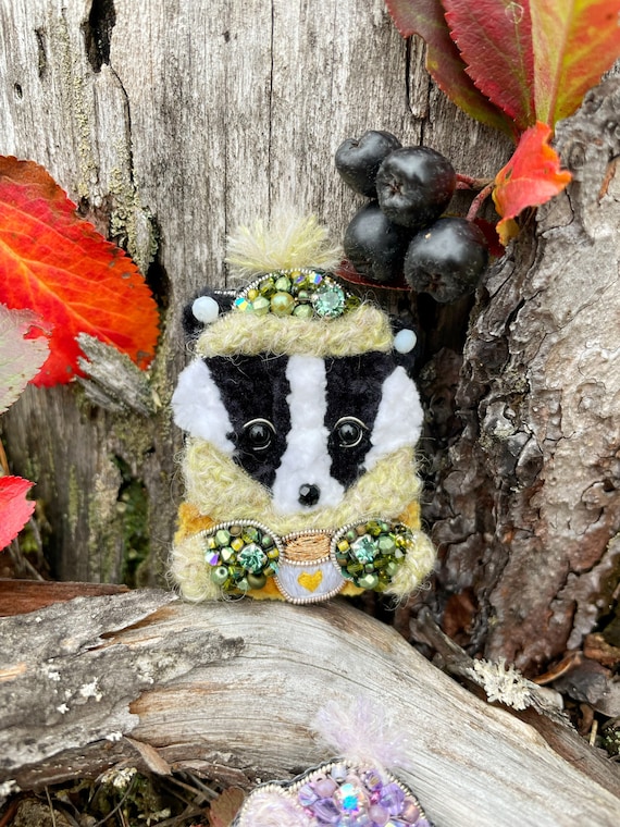 Beaded brooch, Handmade brooch, Animal brooch, Beautiful brooch, Embroidered brooch badger, Winter brooch, Brooch badger, pin badger