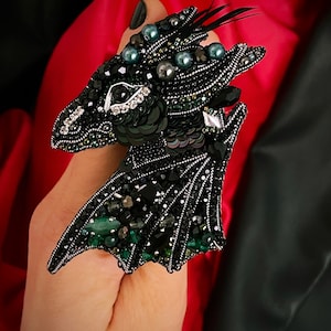 Mère dragon, broche dragon, cadeau dragon, broche noire, bijoux dragon, broche fantaisie, broche faite à la main, dragon broche, cadeau du nouvel an