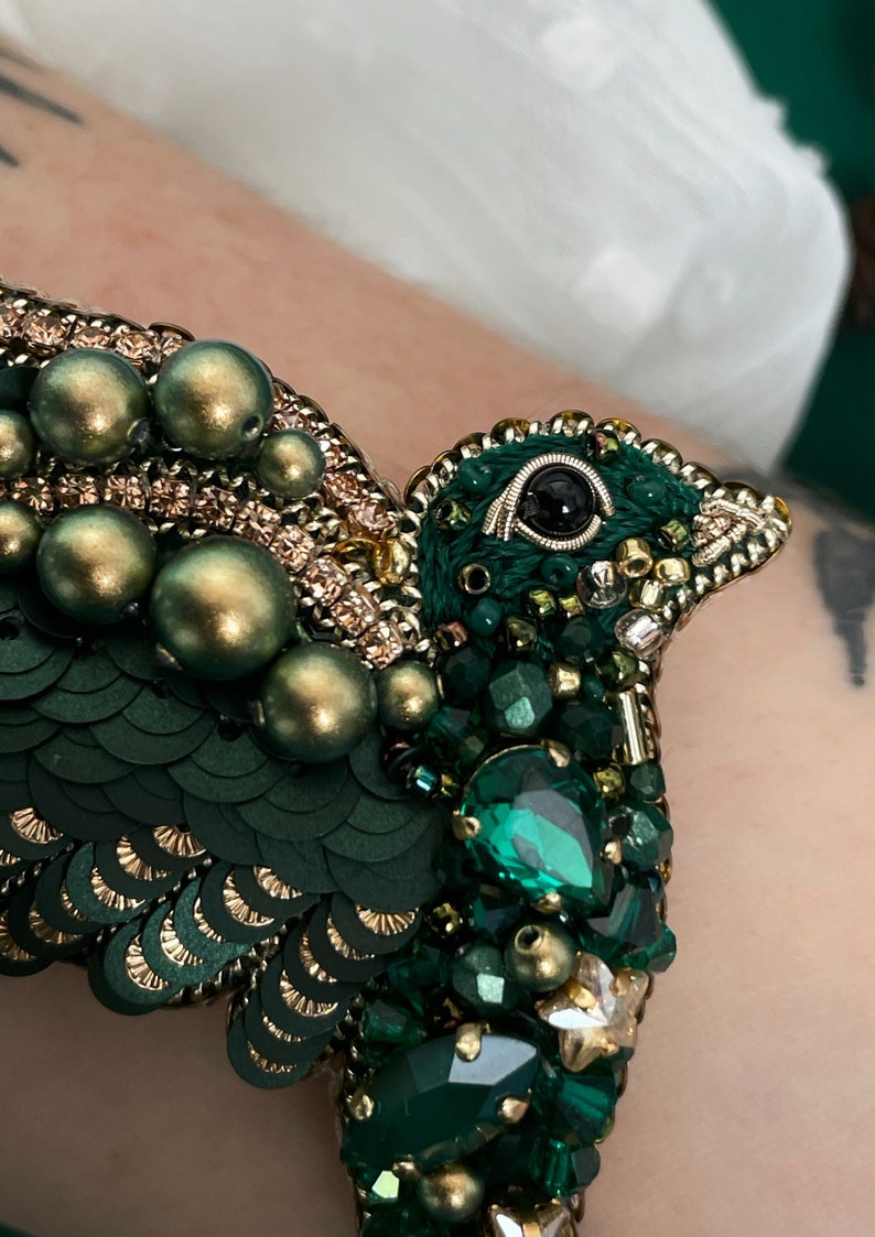 Green brooch, Green bird, Green bird pin, Bird Accessory, Green Accessory, Sparrow, Pearl pin, Sparrow jewelry, Bird jewelry, Bird pin image 3