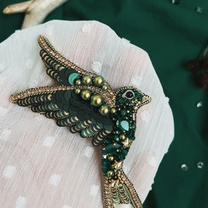 Green brooch, Green bird, Green bird pin, Bird Accessory, Green Accessory, Sparrow, Pearl pin, Sparrow jewelry, Bird jewelry, Bird pin image 1