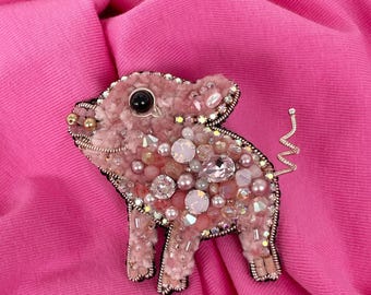 Pig gift, Cute pig, Pig jewelry, Piggy gift, Pink jewelry, Fluffy jewelry, Cute animal, Animal gift, Beaded brooch, Funny gift
