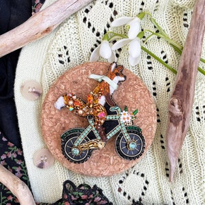 Fox brooch pin, Bike pin, fox pin, Beaded pin, Animal brooch, Bulk brooch, Beaded embroidery, Unique fox gift, Fox on bicycle brooch image 3