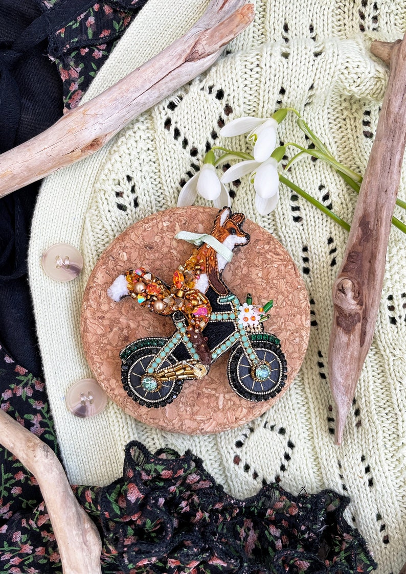 Fox brooch pin, Bike pin, fox pin, Beaded pin, Animal brooch, Bulk brooch, Beaded embroidery, Unique fox gift, Fox on bicycle brooch image 3