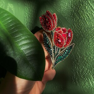 Red brooch pin, Flower brooch, Beaded flower brooch, Tulip brooch, Luxury pin, Beaded brooch, Crystal flower, Pearl Tulip, Embroidered Tulip image 10