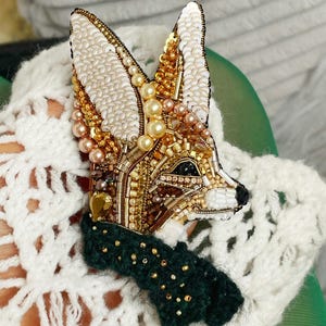 Spilla di volpe, gioielli di volpe, volpe carina, gioielli di perline, animale carino, animale di perline, ricamo di perline, regalo carino, regalo di volpe, spilla carina, Fennec