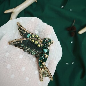 Green brooch, Green bird, Green bird pin, Bird Accessory, Green Accessory, Sparrow, Pearl pin, Sparrow jewelry, Bird jewelry, Bird pin image 7
