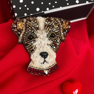 Hundbroschnål, Jack Russell-brosch, Djurbrosch, Broderibrosch, Unik hundgåva, Hundsmycken, Fluffig brosch, Söt brosch, Hundbrosch