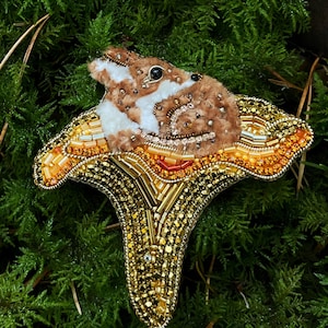 Fox brooch, Fox pin, Embroidered fox, Beaded brooch, Beaded fox, Gift for fox lovers, Autumn brooch, Chanterelle brooch, Cute fox