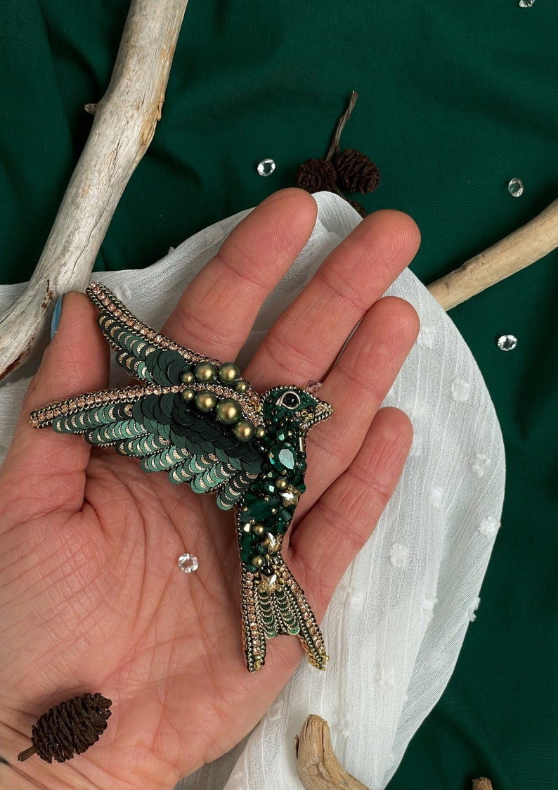 Green brooch, Green bird, Green bird pin, Bird Accessory, Green Accessory, Sparrow, Pearl pin, Sparrow jewelry, Bird jewelry, Bird pin image 8