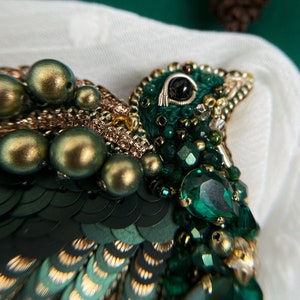 Green brooch, Green bird, Green bird pin, Bird Accessory, Green Accessory, Sparrow, Pearl pin, Sparrow jewelry, Bird jewelry, Bird pin image 4