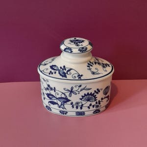 Trinket pot - oval blue and white