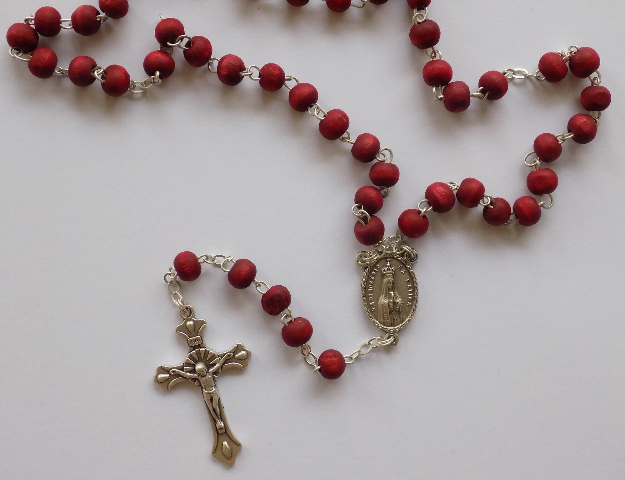 Rosario de madera rojo católico perfumado con cuentas de cruz de Jerusalén  Crucifijo Cristo Jesús collar para automóvil para hombres y mujeres