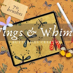 Pu&ograve; includere: Un design di arte digitale con un tablet con il testo "Wings & Whimsy" e "Butterflies Creator". L'immagine include illustrazioni di farfalle, uno stilo e un'etichetta con "70 brushes". Lo sfondo &egrave; di colore arancione caldo.