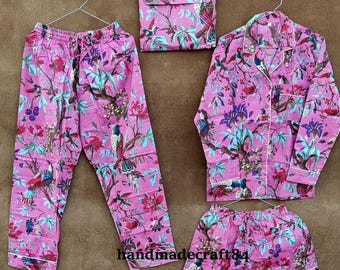 Può includere: Pigiama rosa con stampa floreale con uccelli. Il set comprende una camicia a maniche lunghe, pantaloni e pantaloncini.