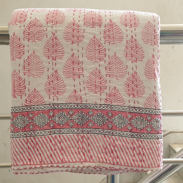 Roze Kantha Quilt Roze bloemen sprei Kantha Quilt Handgemaakte sprei Kantha Kantha Quilt zomer sprei roze Indiase deken quilt