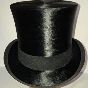 Stunning Vintage Silk Top Hat, UK size 7, 1/8  US size 7 1/4, Euro size 58, Nice Vintage Condition!