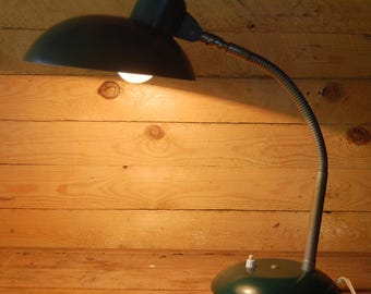 Hermosa lámpara de escritorio Bauhaus, SIS Alemania, alrededor de 1950, impecable estado vintage.