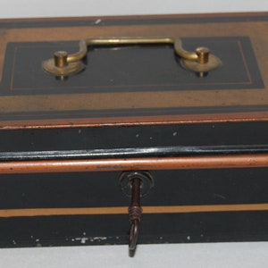 Tirelire Art Déco en métal, coffre-fort bancaire, tirelire, boîte à documents, années 1940, complète avec clé et intérieur, probablement anglais