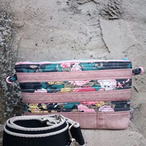 Mini-Jeanstasche: Recycelte Umhängetasche mit einzigartigem Design. Ökologisches Geschenk