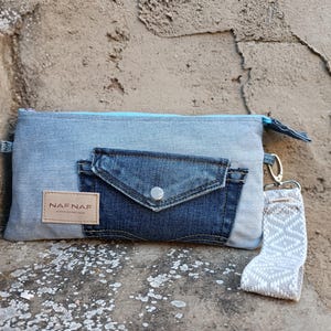 Mini bolso vaquero: Cartera Vaquera Reciclada. Bolso porta- móvil vaquero. Regalo Ecológico. Bolso hecho a mano.