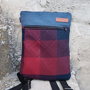 Zaino in denim ecologico. Piccolo zaino in tessuto con stampa scozzese - Zaino unisex, regalo sostenibile. Regalo fatto a mano.