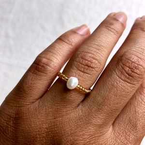 Pearl ring with freshwater pearl, multicolored, pearl jewelry, elastic