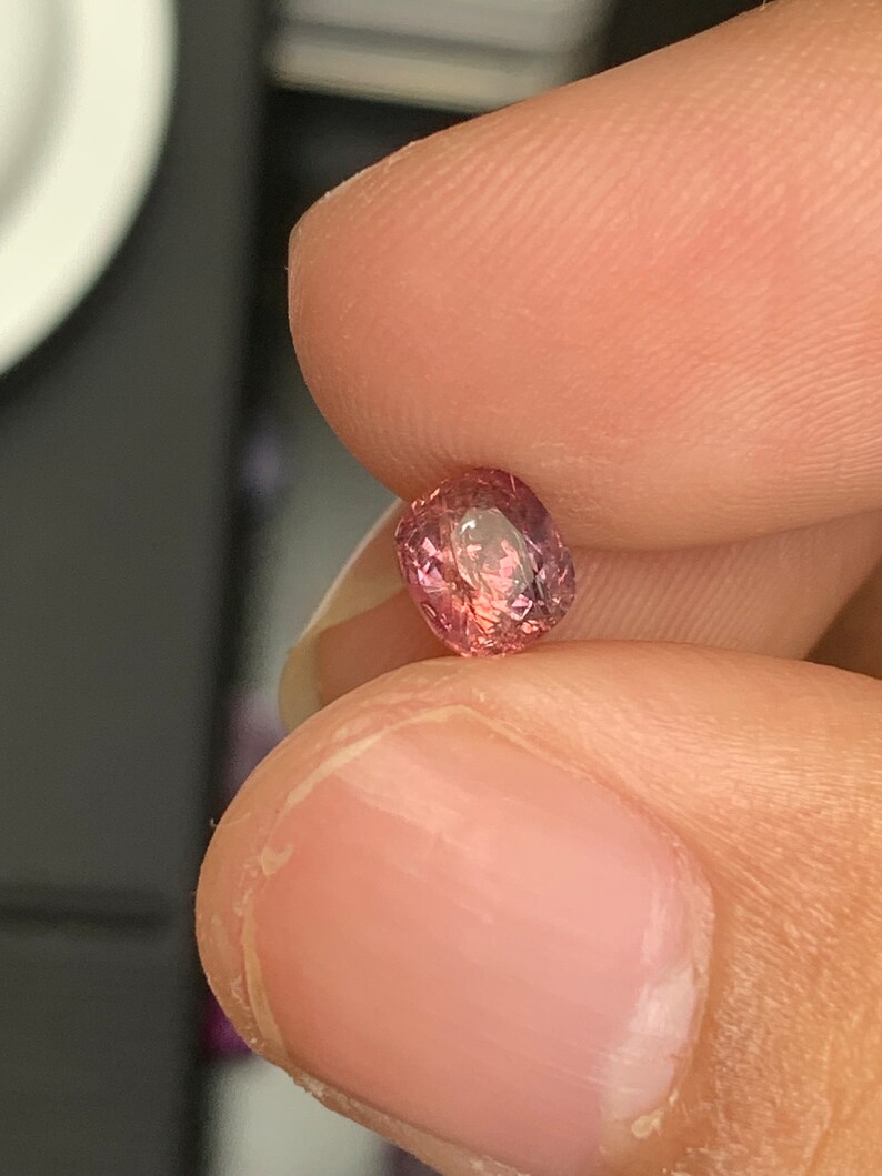 0.84ct natural orange sapphire unheat image 2