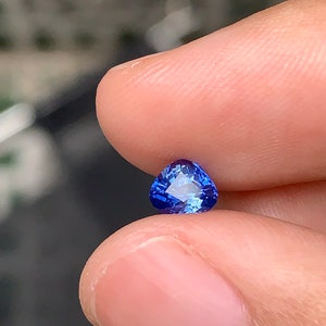0.70ct Natural blue sapphire Unheat Vietnam image 3