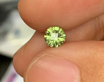 5.15mm Green sapphire Phan Thiet, Binh Thuan, Vietnam