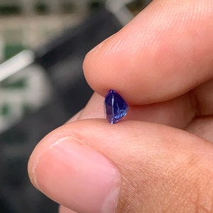 0.70ct Natural blue sapphire Unheat Vietnam image 4