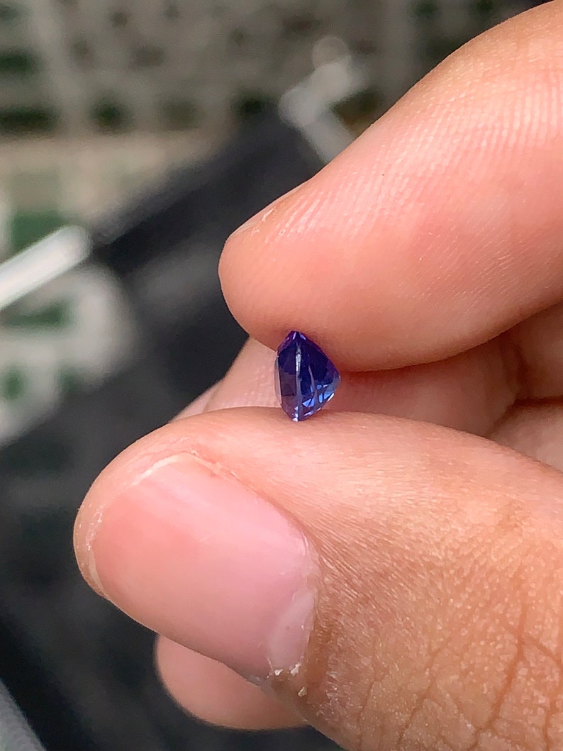 0.70ct Natural blue sapphire Unheat Vietnam image 4