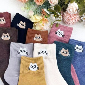 10  cat socks,embroidered socks,gifts for cat mothers,animal enthusiasts,gifts for cat lovers,birthday gifts,perfect gifts,cute cat socks