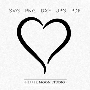 Könnte beinhalten: Eine schwarze herzförmige Grafik mit einem geschwungenen, fließenden Design. Der Text "SVG PNG DXF JPG PDF" befindet sich oben und "• PEPPER MOON STUDIO •" unten, alles in einem minimalistischen Stil.