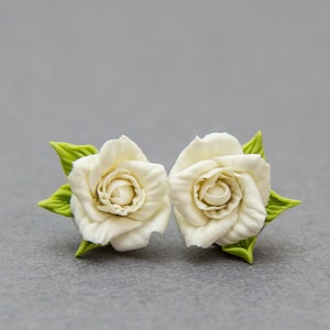 Bridal flower stud earrings, White floral earrings polymer clay,