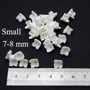 Cuentas de flores de arcilla polimérica blanca (7-8 mm): Fabricación de joyas, pendientes - 20 piezas