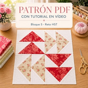 Puede incluir: Un bloque de edredón cuadrado con un patrón geométrico de triángulos de tela floral roja y beige sobre un fondo blanco. El texto PATRÓN PDF CON TUTORIAL EN VÍDEO Bloque 5 Reto HST aparece sobre el bloque de edredón.