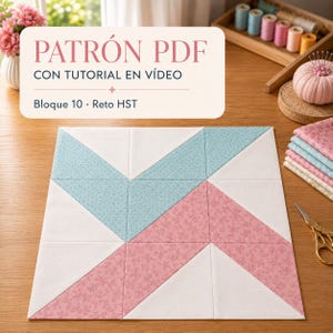 May include: A square quilt block featuring a geometric pattern of white, light blue, and pink floral fabric triangles. A white sign above displays the text PATRÓN PDF CON TUTORIAL EN VÍDEO Bloque 10 Reto HST in pink and dark blue lettering.