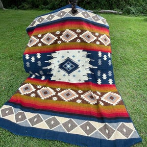 Handgefertigte Alpaka-Decke Navajo Rot blau Blue Mountain Wunderschönes Design von einheimischen Handwerkern Weich und warm! Geschenkideen