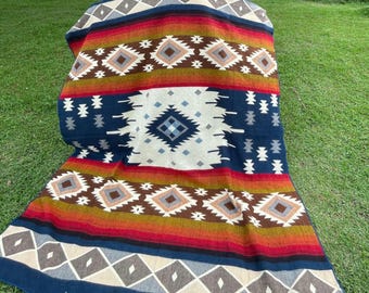 Manta de alpaca hecha a mano Navajo Rojo Azul Montaña Azul Hermoso diseño de artesanos locales ¡Suave y cálida! Ideas para regalos