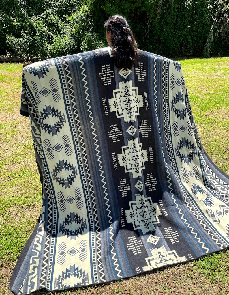 Alpaca Wool Blanket in color blue and white in King size with a geometric Navajo pattern